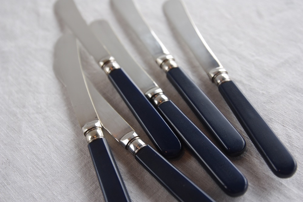 bakelite handle butter knives - Bagatto